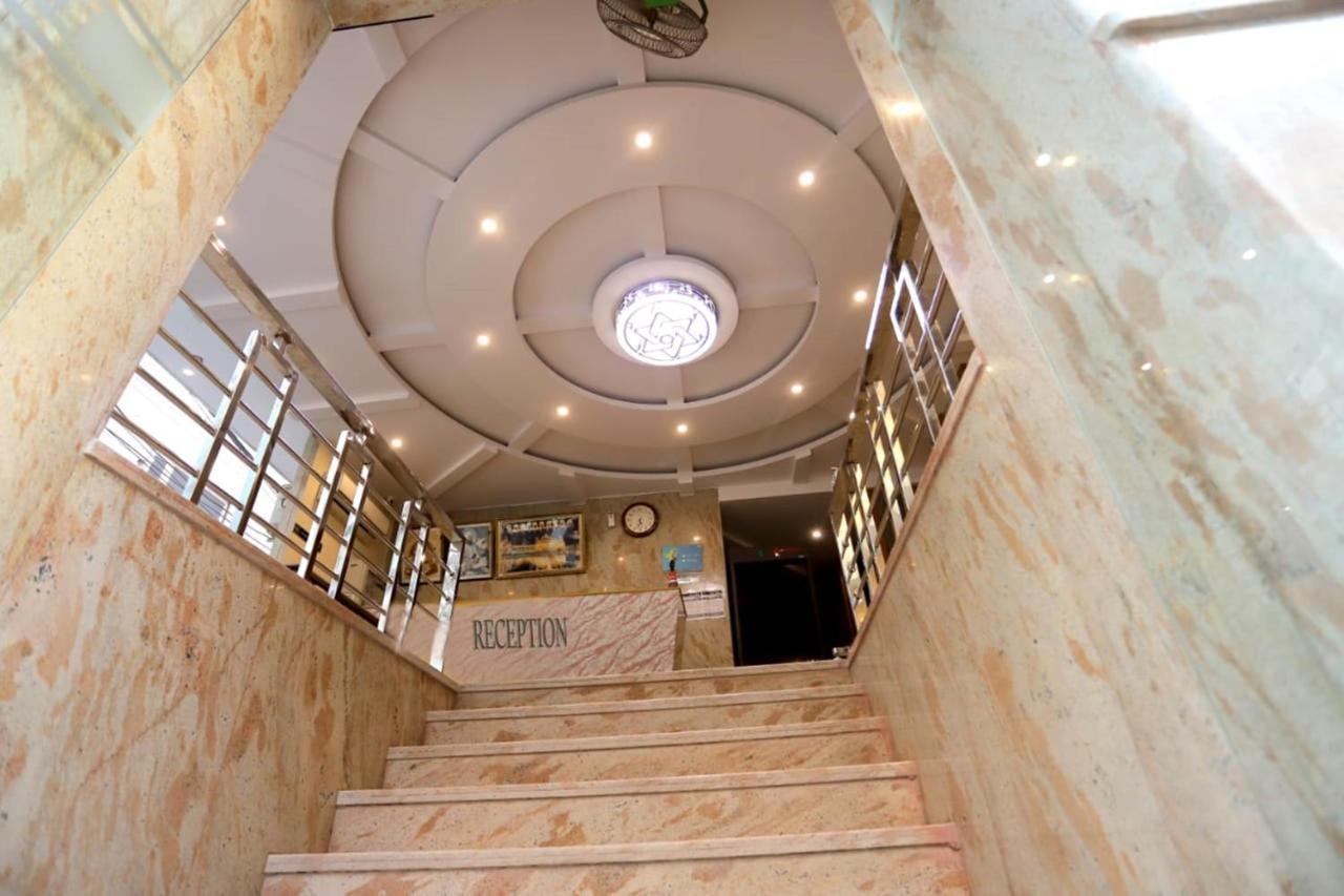 Hotel Aries New Delhi Exterior photo