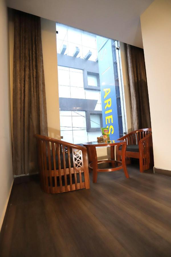Hotel Aries New Delhi Exterior photo