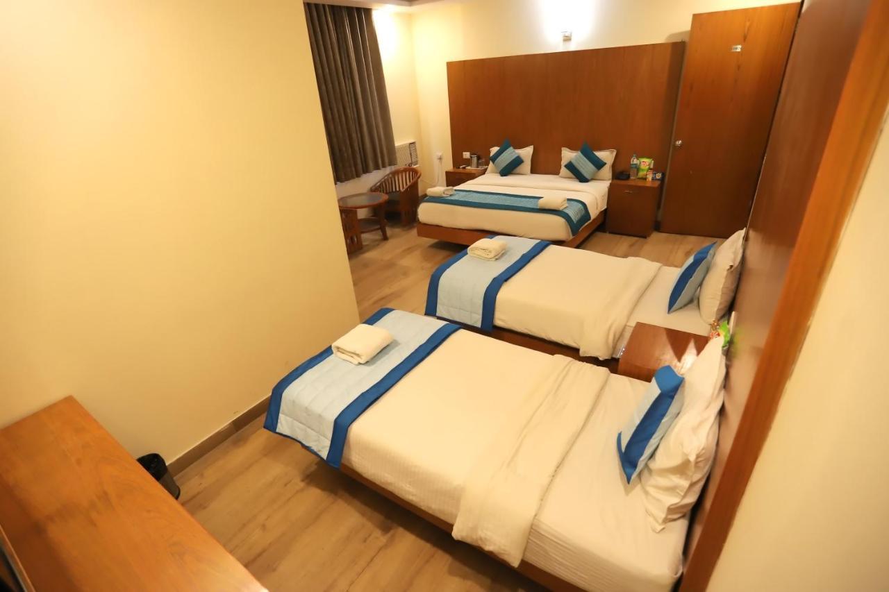 Hotel Aries New Delhi Exterior photo
